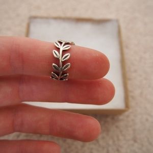 Pandora Wrapping Leaf Ring